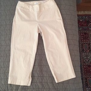 Cropped mid rise cream colored pants